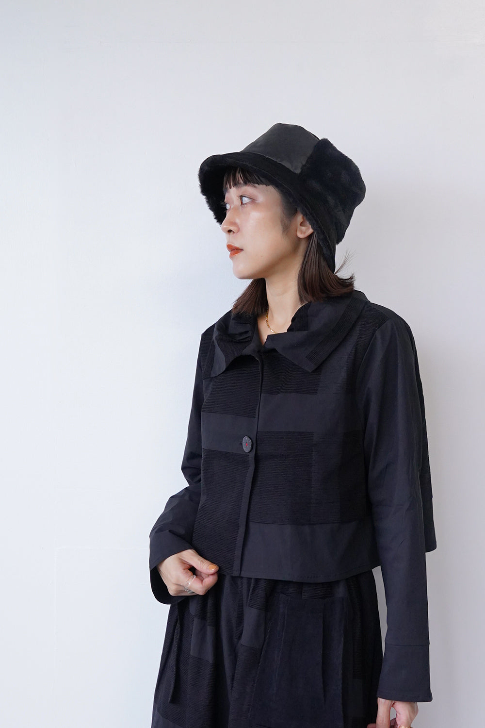 【chez VIDALENC】ビダレン　ショートジャケット　墨黒　コンパクト　S DISCERNMENT】Blend neck bijoline short coat
