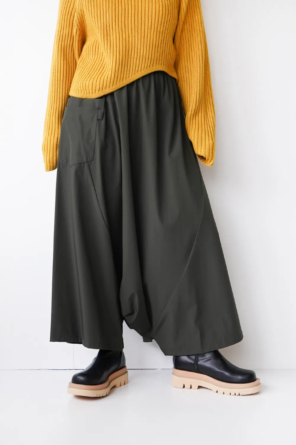 アシメ切替ナイロンストレッチサルエルパンツ – LILA & CITTA ONLINE SHOP