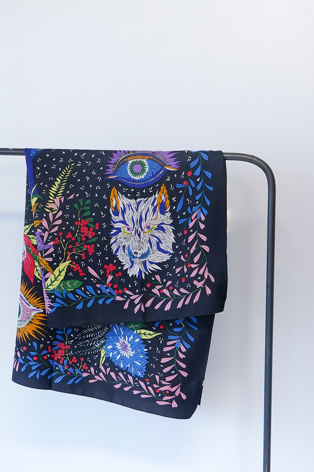 植物と動物のイラスト スカーフ 植物と動物のイラスト スカーフ Gucci シルクスカーフ 植物動物
