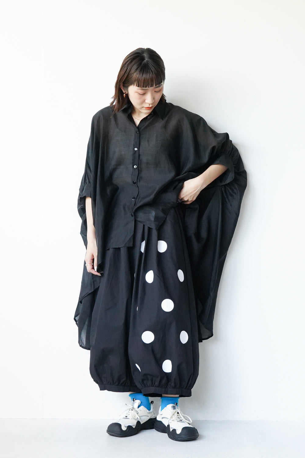 新品未使用タグ付き☆リーラアンドシッタ アシメ配色パンツ New Arrival – タグ付きの