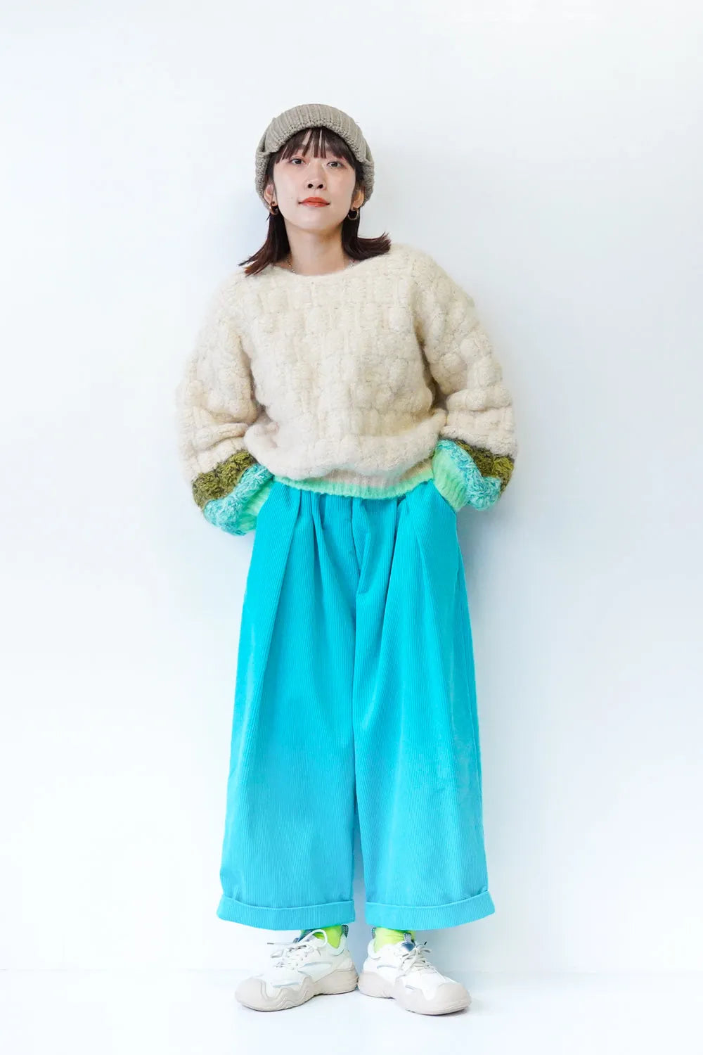 袖配色ボリュームニット