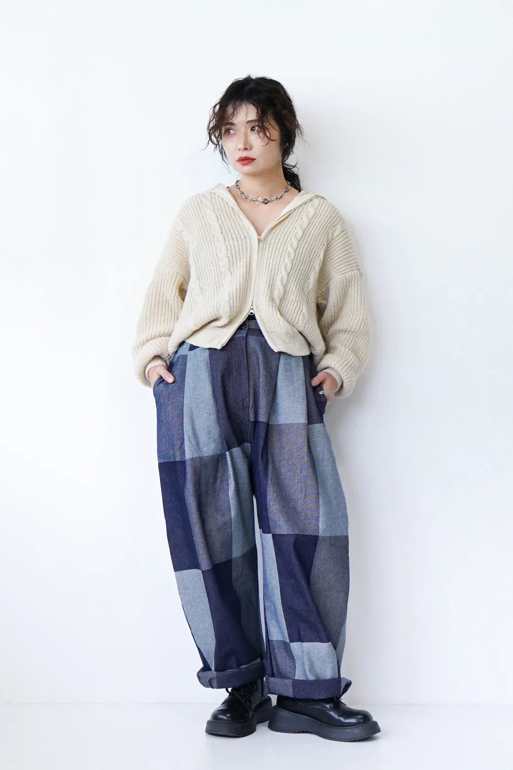 ジップアップハイネックニット