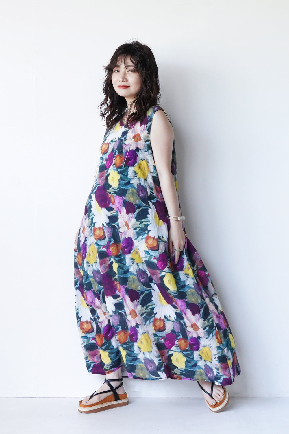 水彩大花柄前後Vネックフレアワンピース – LILA & CITTA ONLINE SHOP