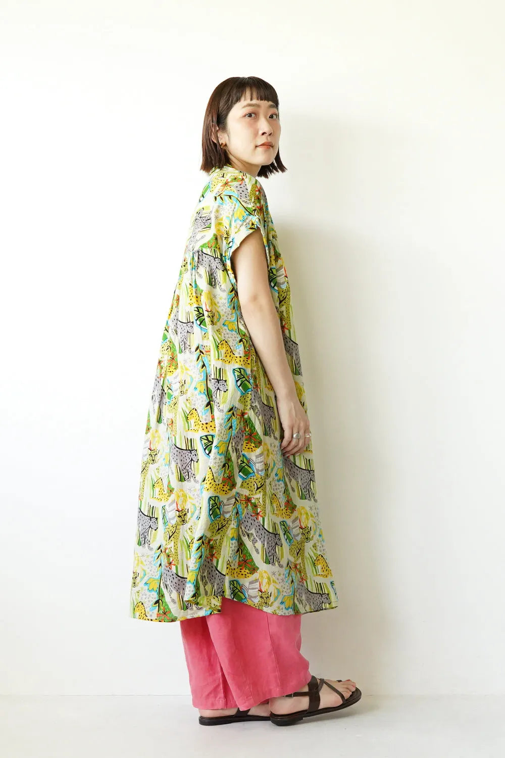 ラインクロスフラットサンダル