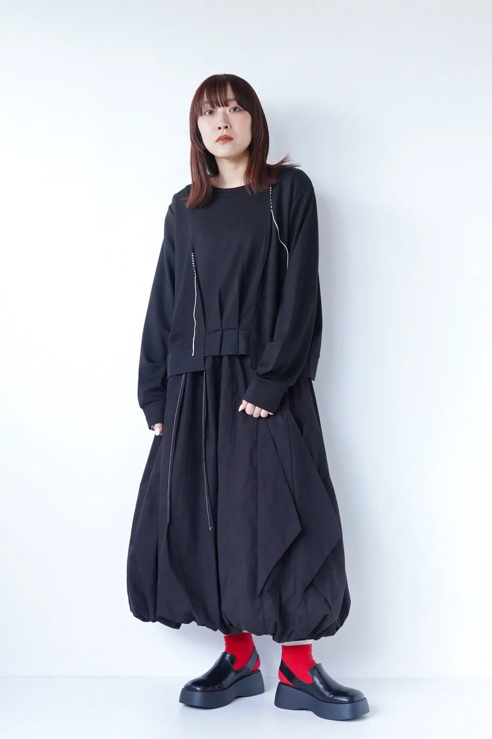 モノクロステッチヘムタックプルオーバー