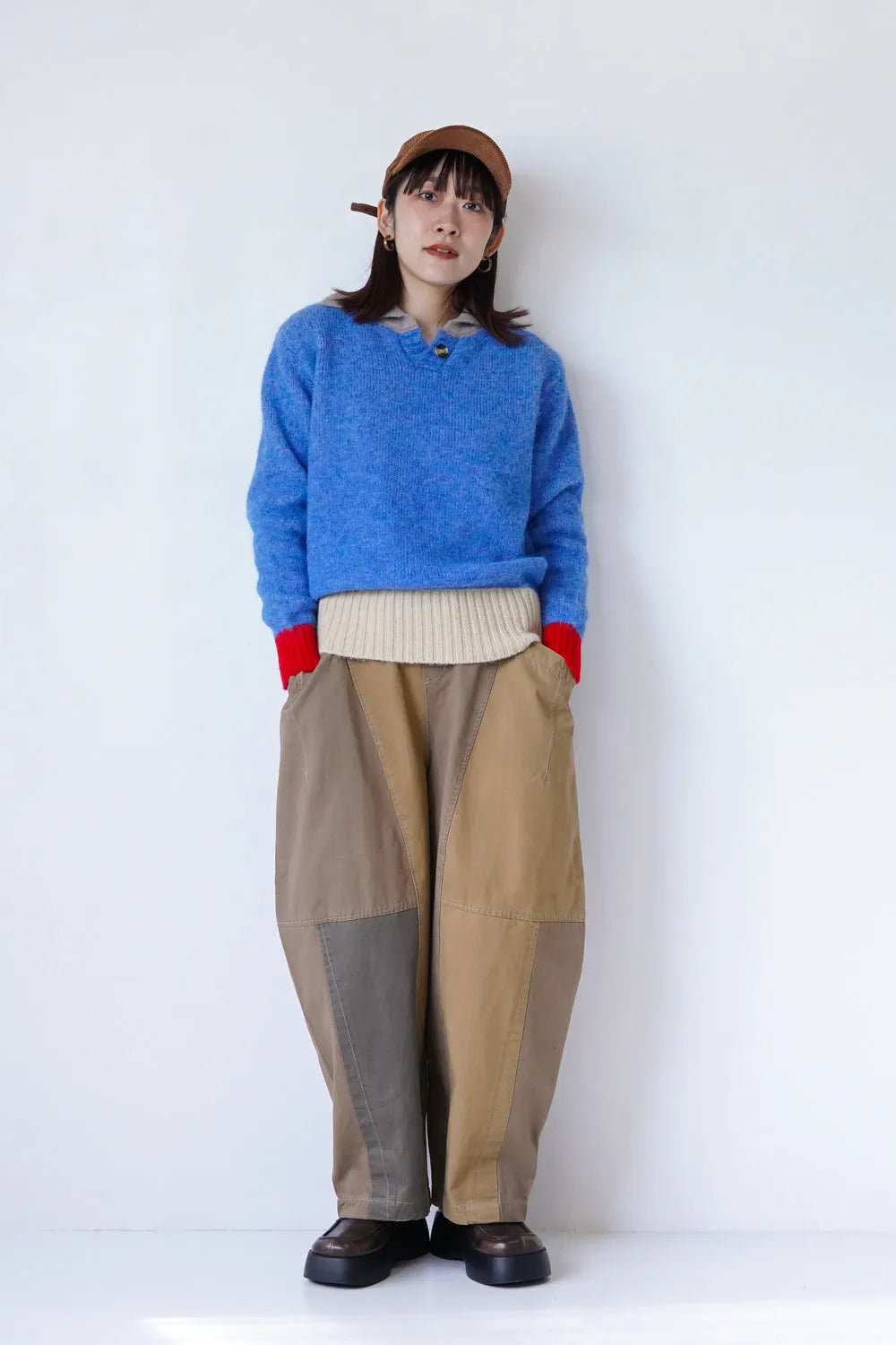 3配色衿付きニット