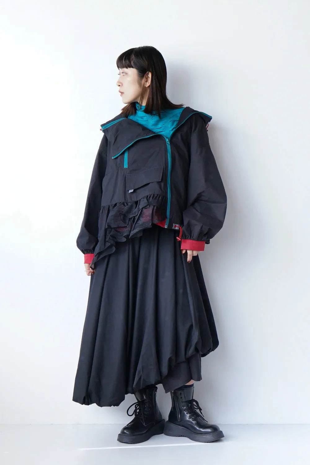 リブスリーブ シャーリングタートルニット