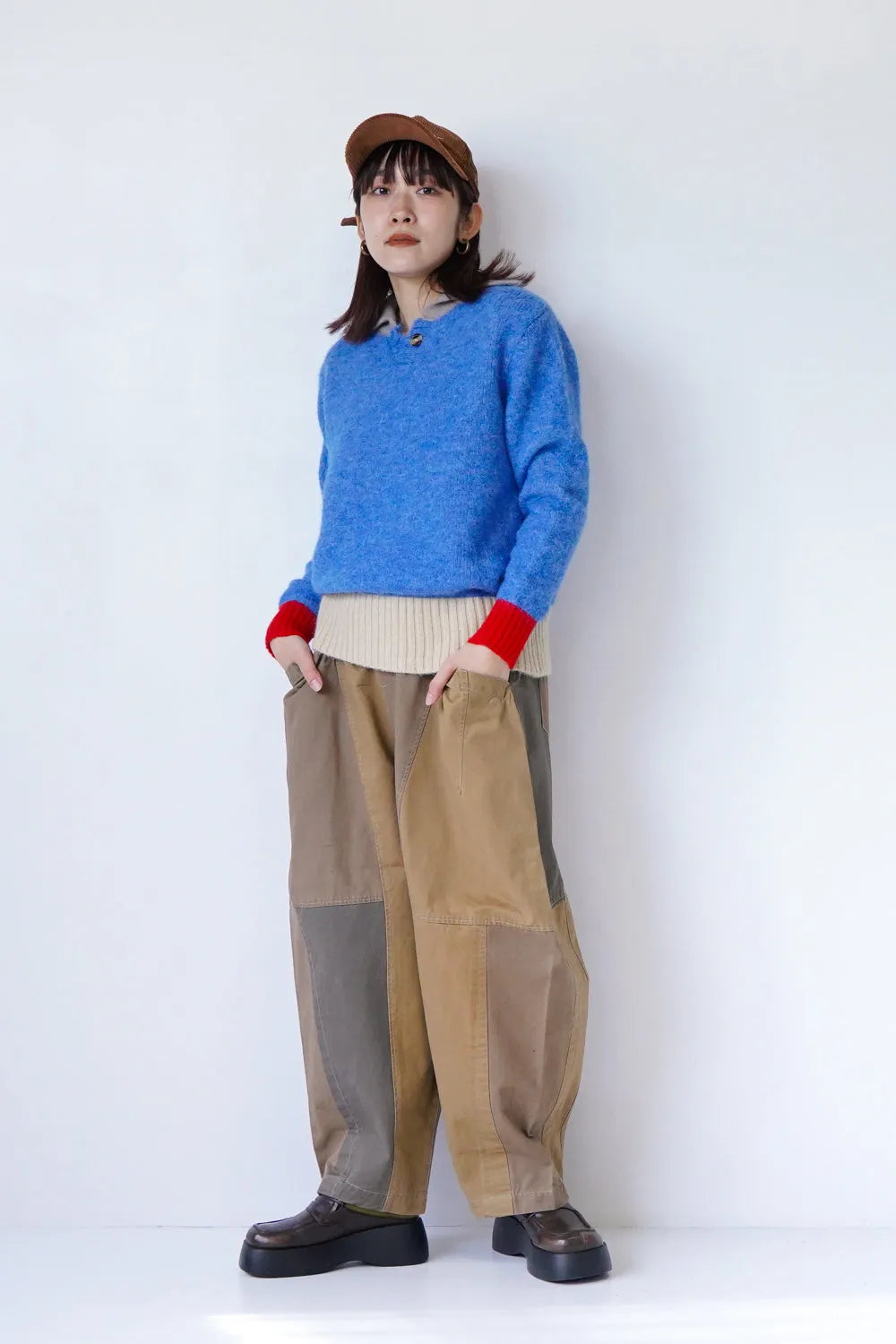 3配色衿付きニット