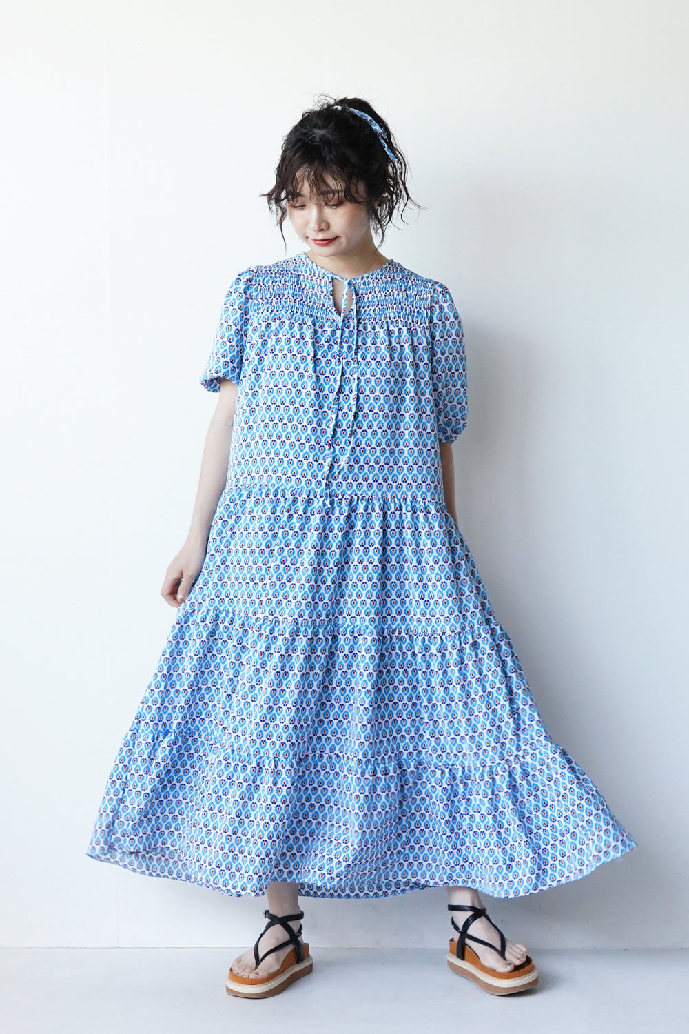 ボタニカル柄ネックシャーリングティアードワンピース – LILA & CITTA