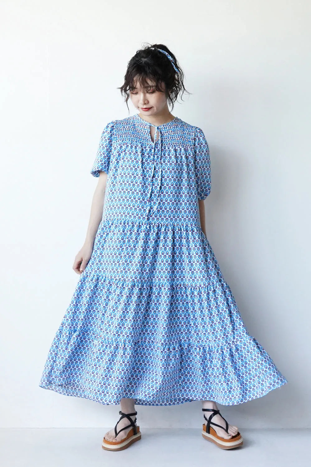 ボタニカル柄ネックシャーリングティアードワンピース