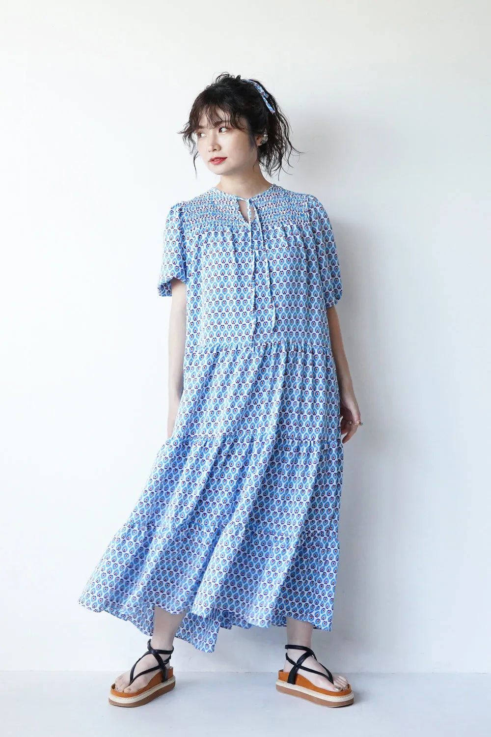 ボタニカル柄ネックシャーリングティアードワンピース