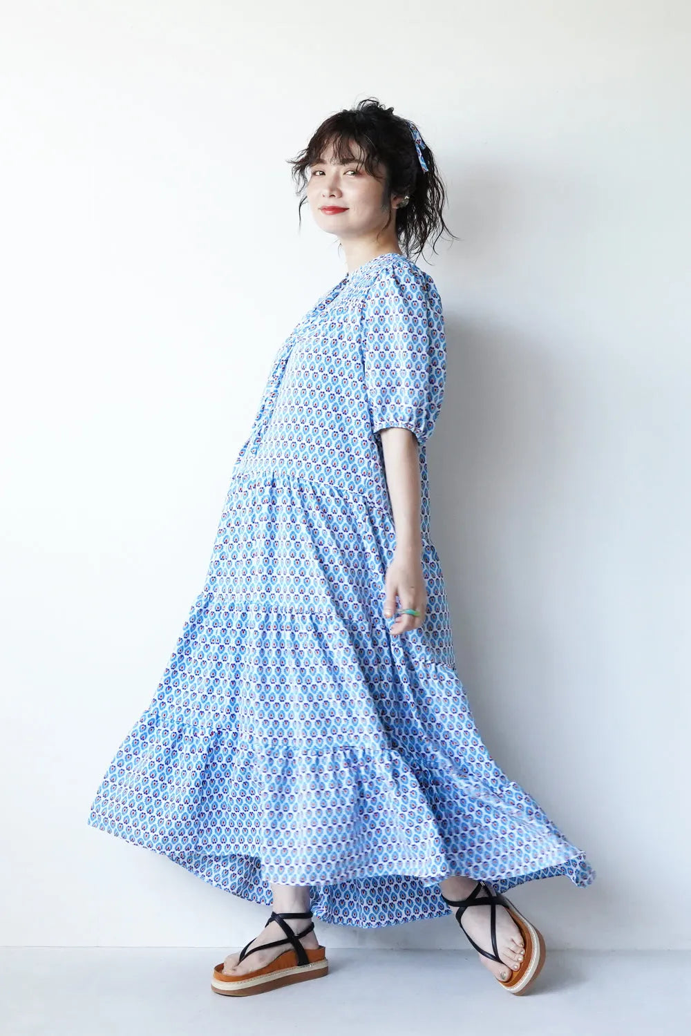 ボタニカル柄ネックシャーリングティアードワンピース