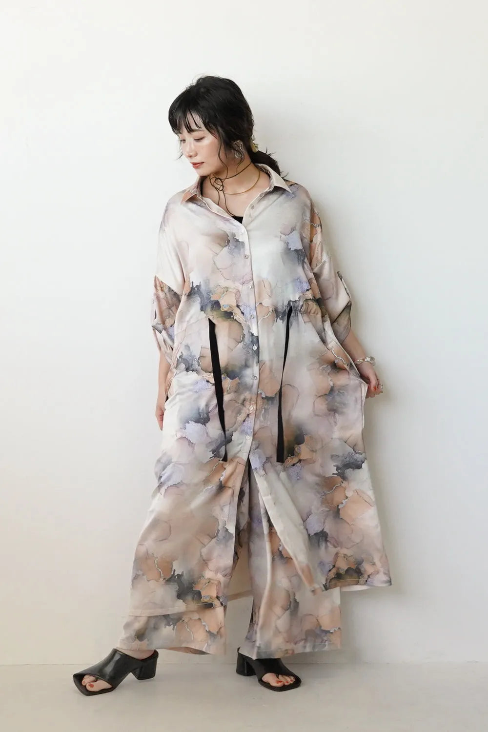 【LILA n’citta】水彩柄サテンイージーパンツ