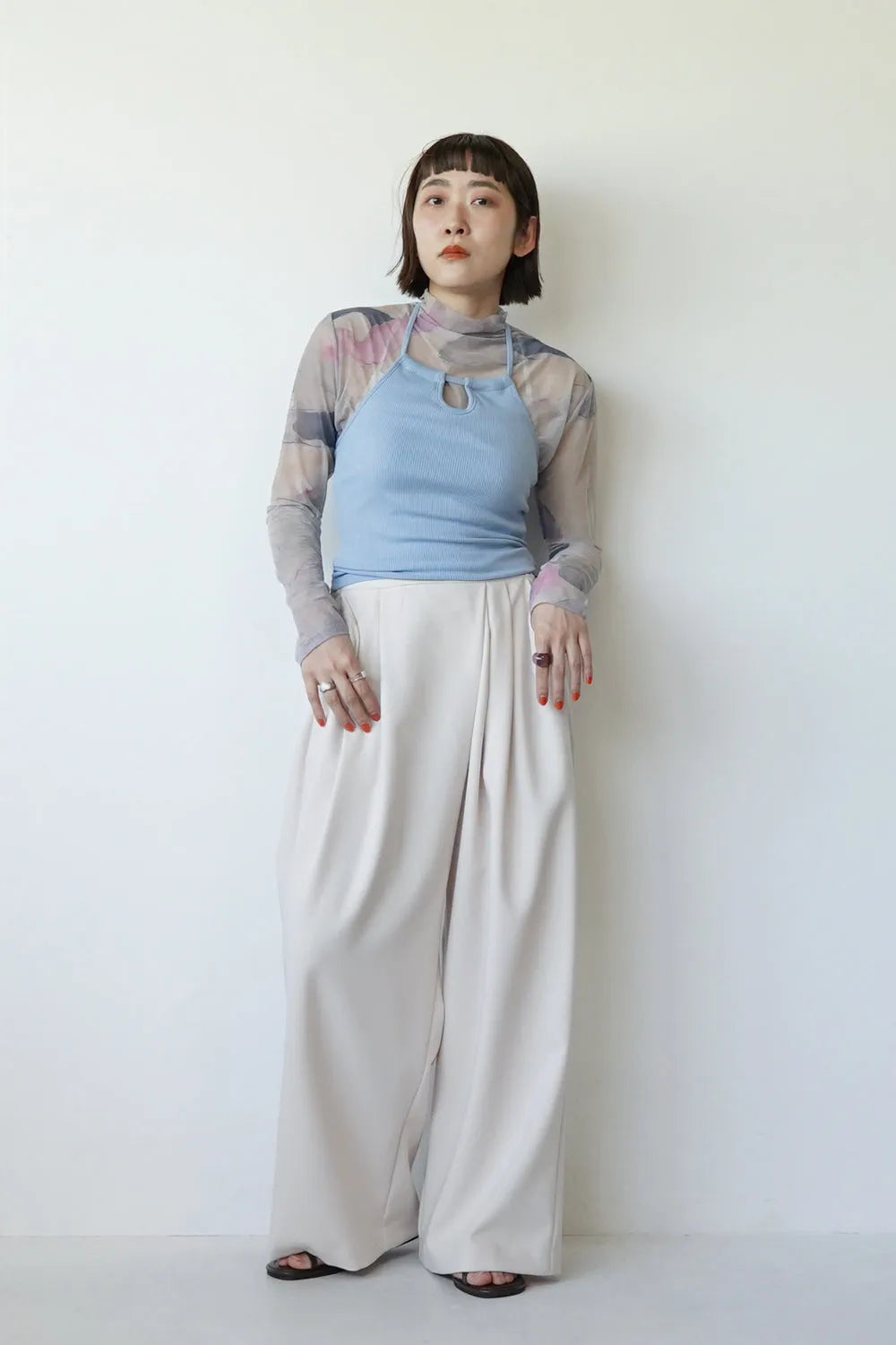 ホルターネックカップ付きキャミソール