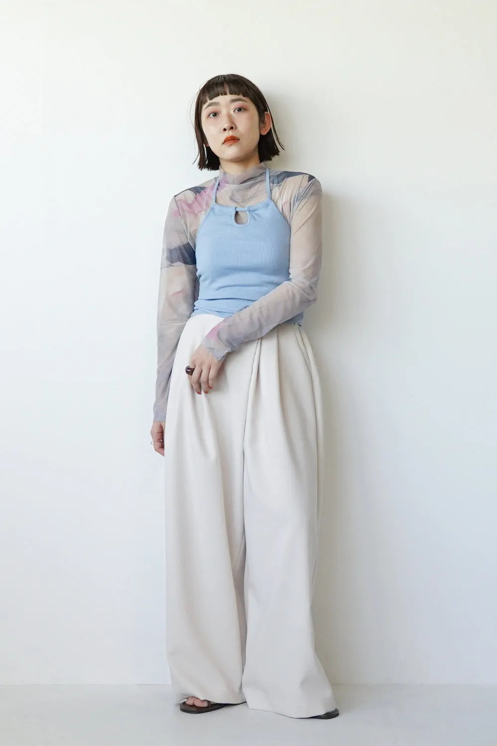 ホルターネックカップ付きキャミソール