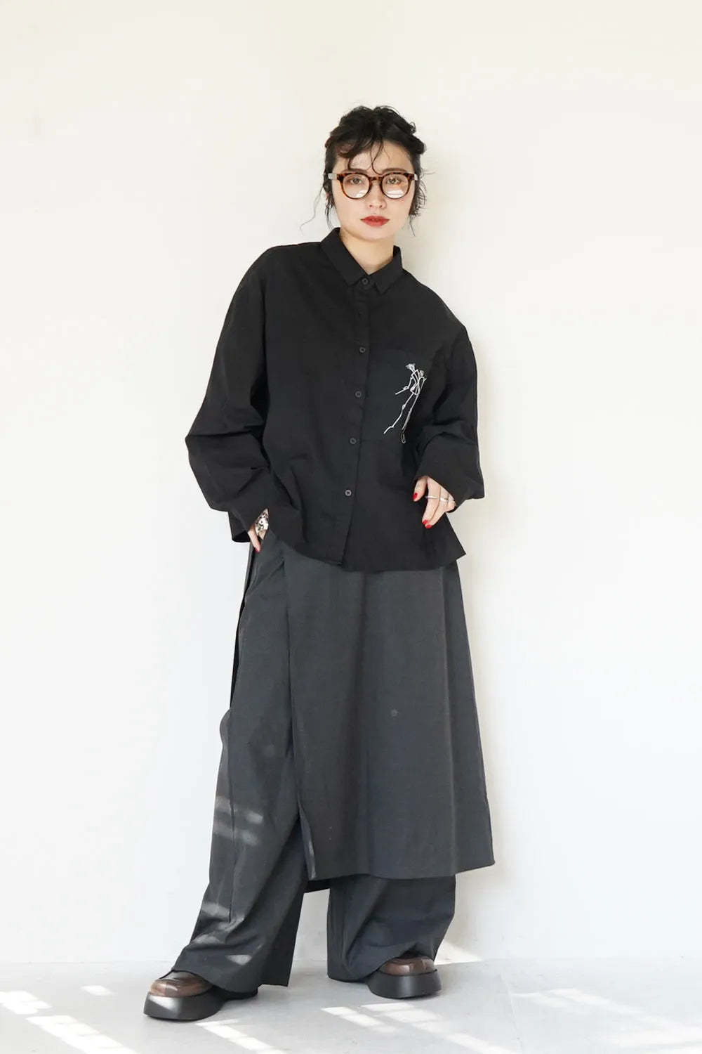 刺繍人間ポケットシャツ