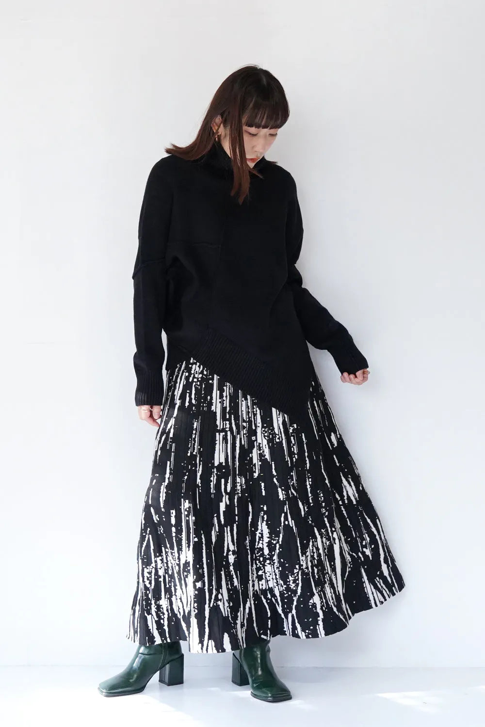 モノトーン柄スカート