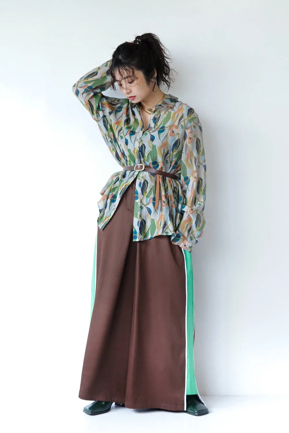 リーフ柄シャツ