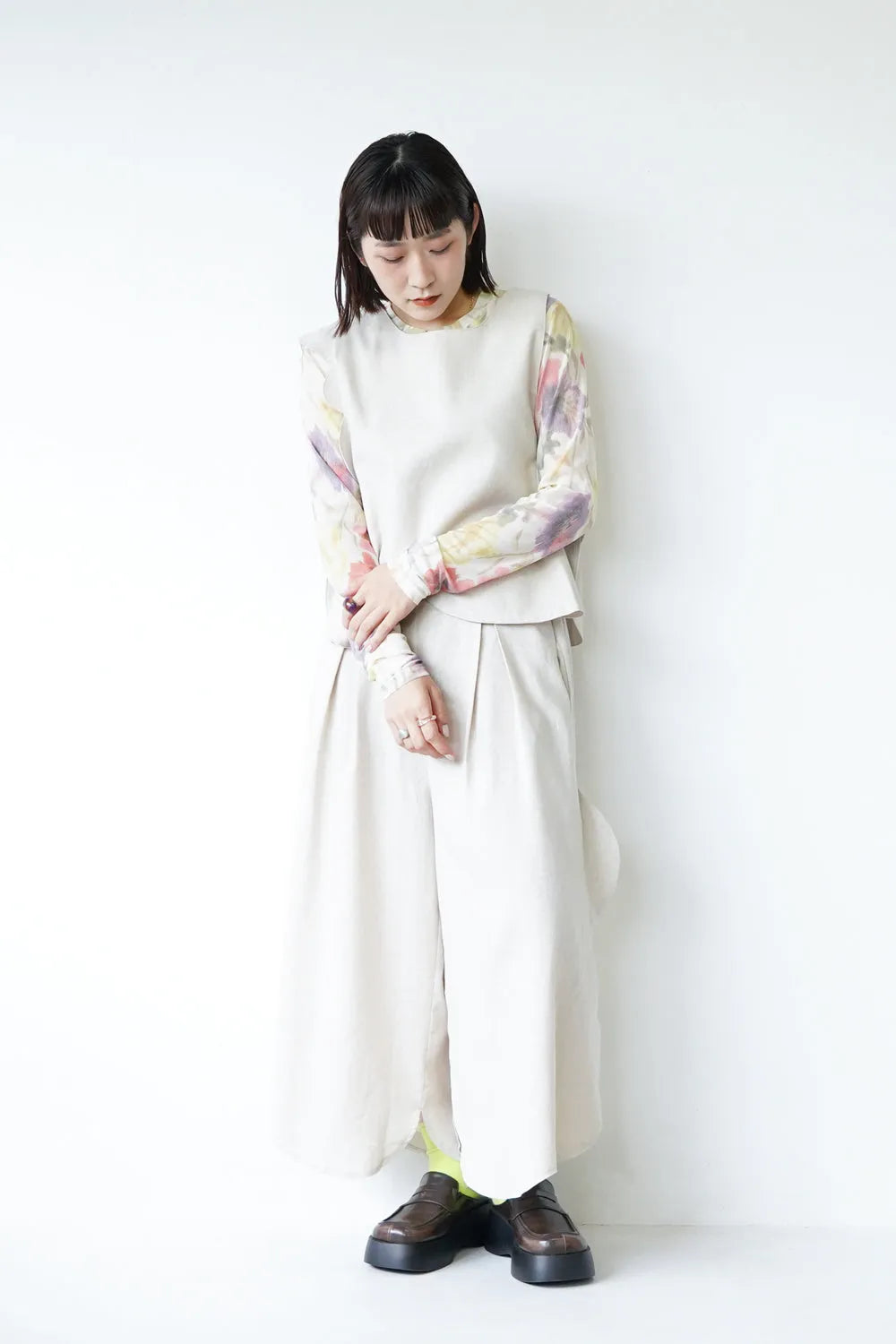 サイドスカラップ麻混パンツ