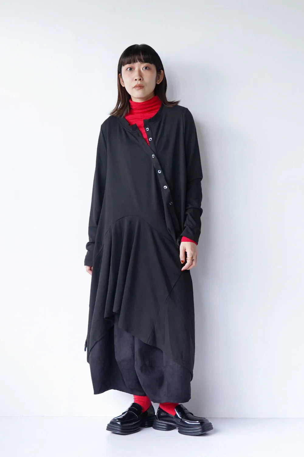 リブスリーブ シャーリングタートルニット