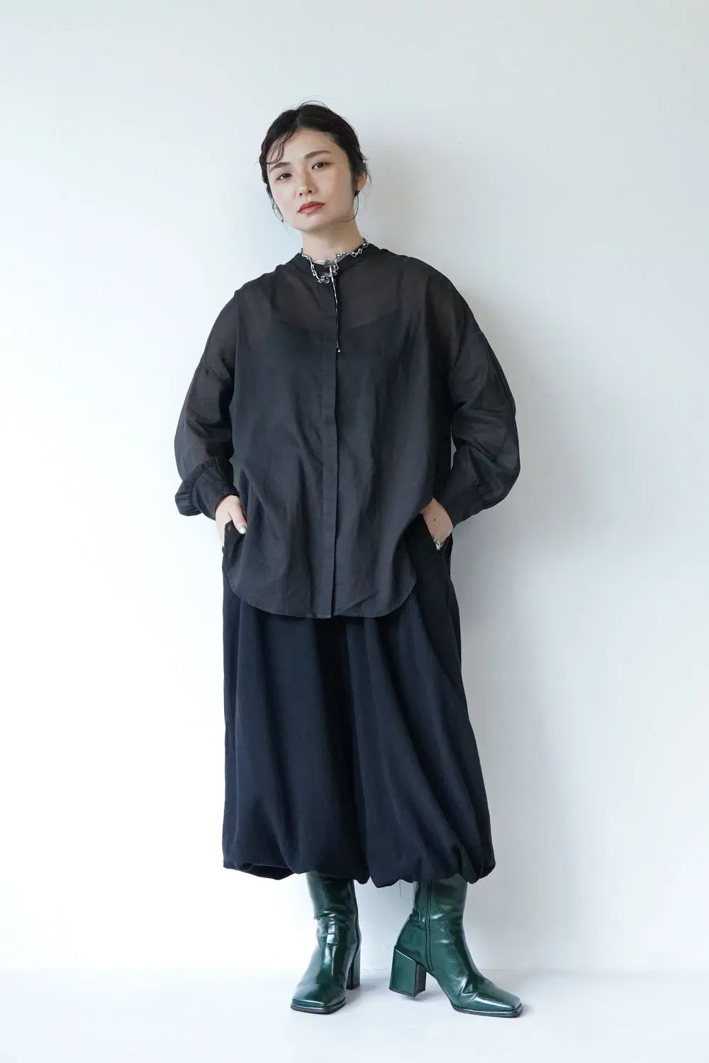 バックスリットシアーブラウス