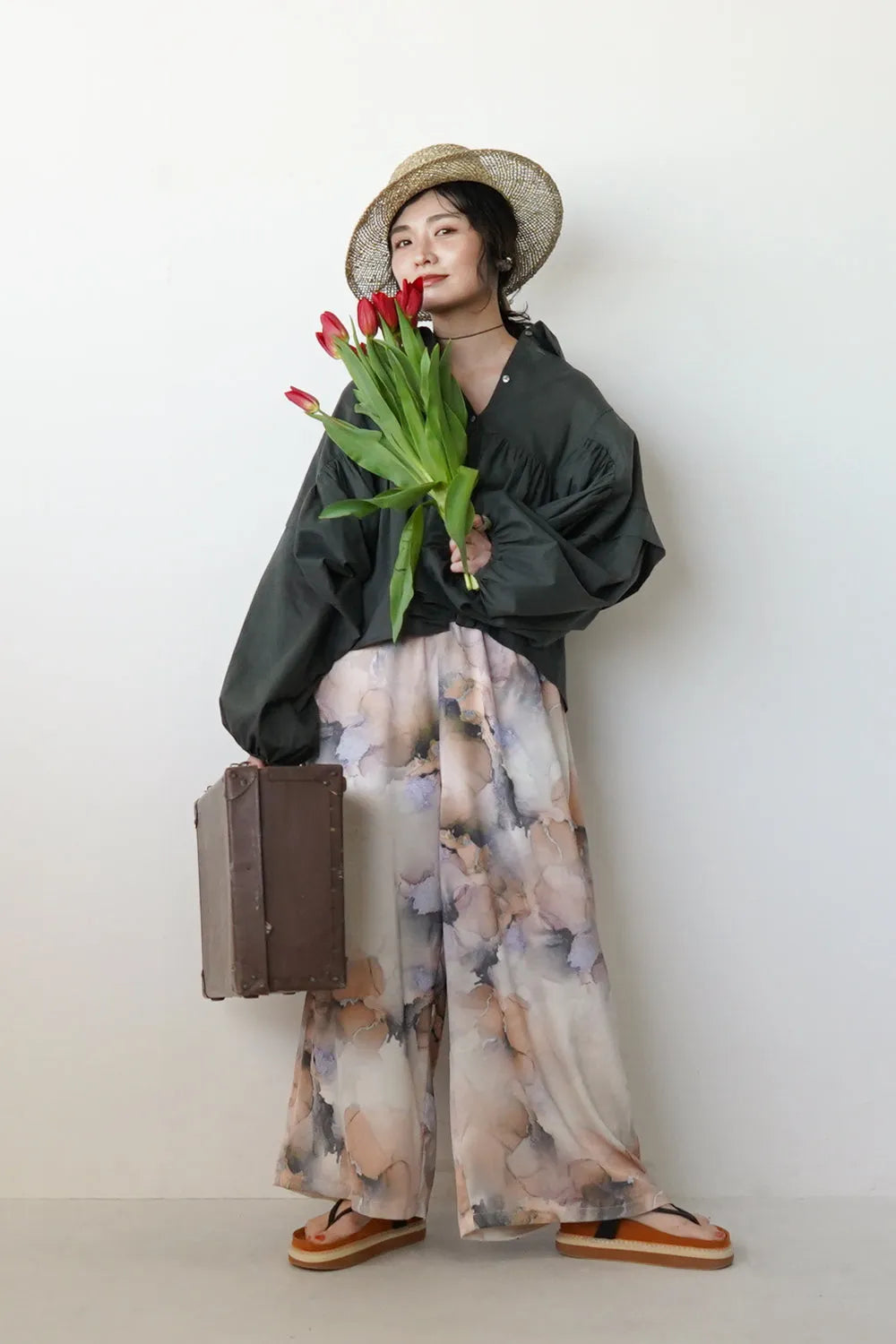 【LILA n’citta】水彩柄サテンイージーパンツ