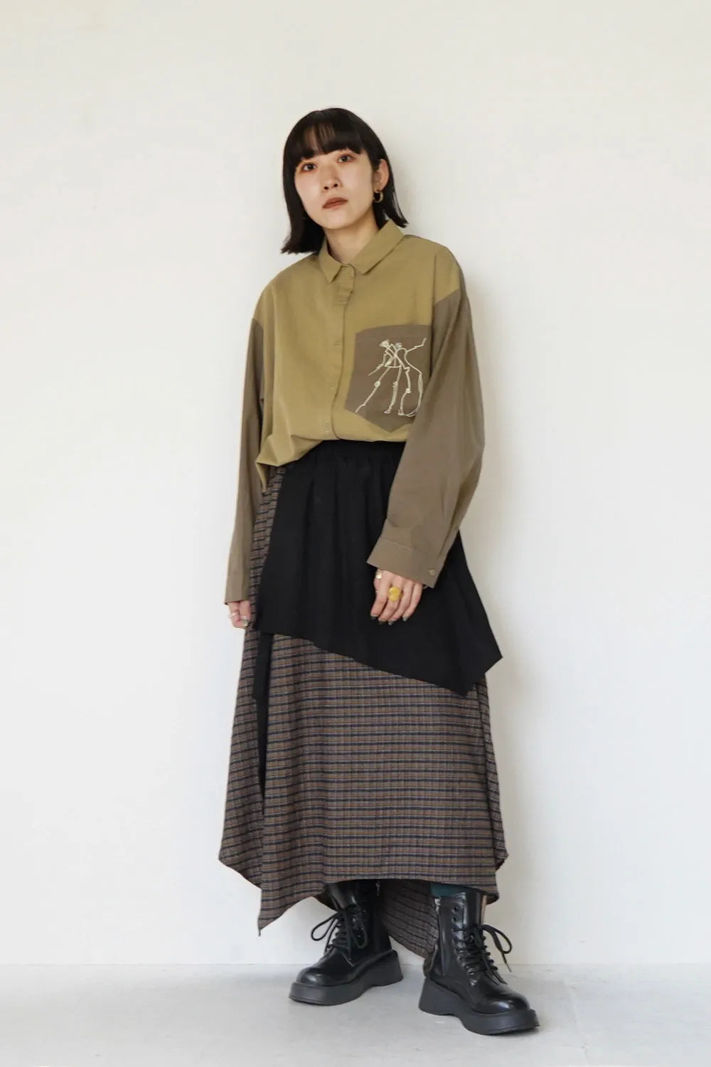 刺繍人間ポケットシャツ