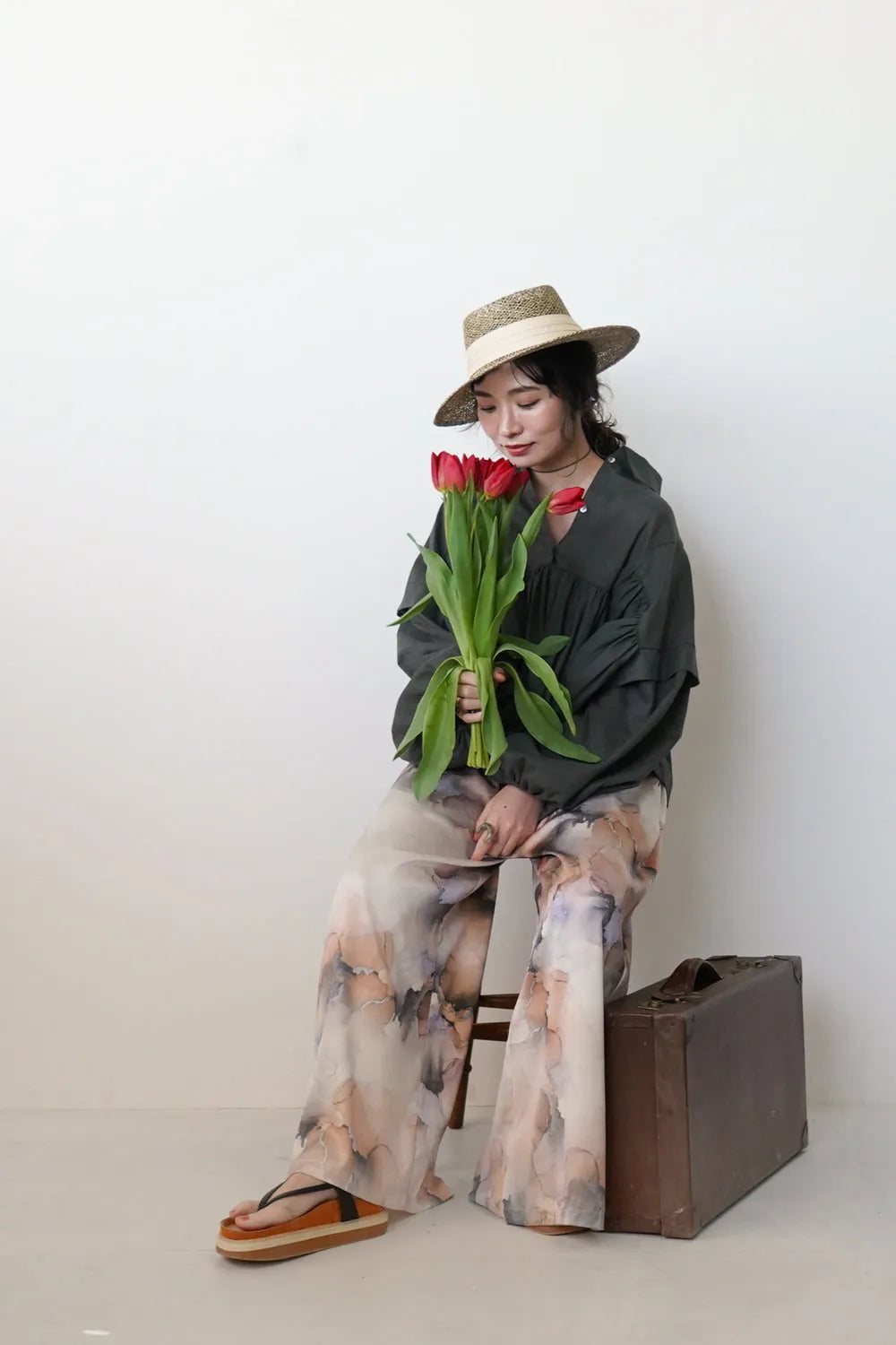 【LILA n’citta】水彩柄サテンイージーパンツ