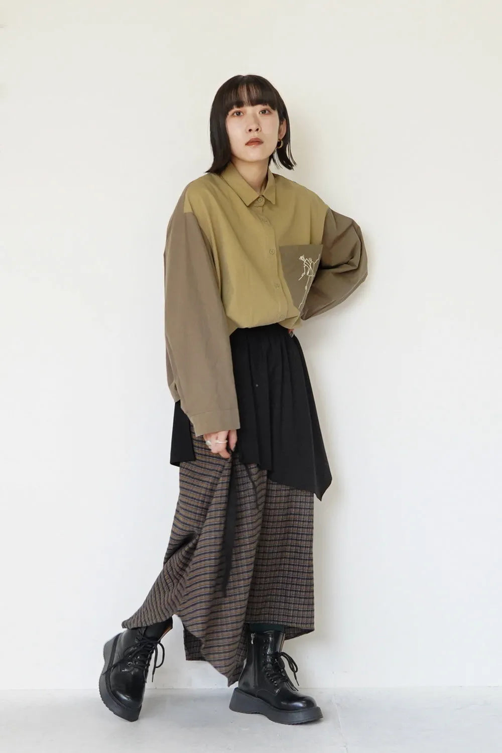刺繍人間ポケットシャツ