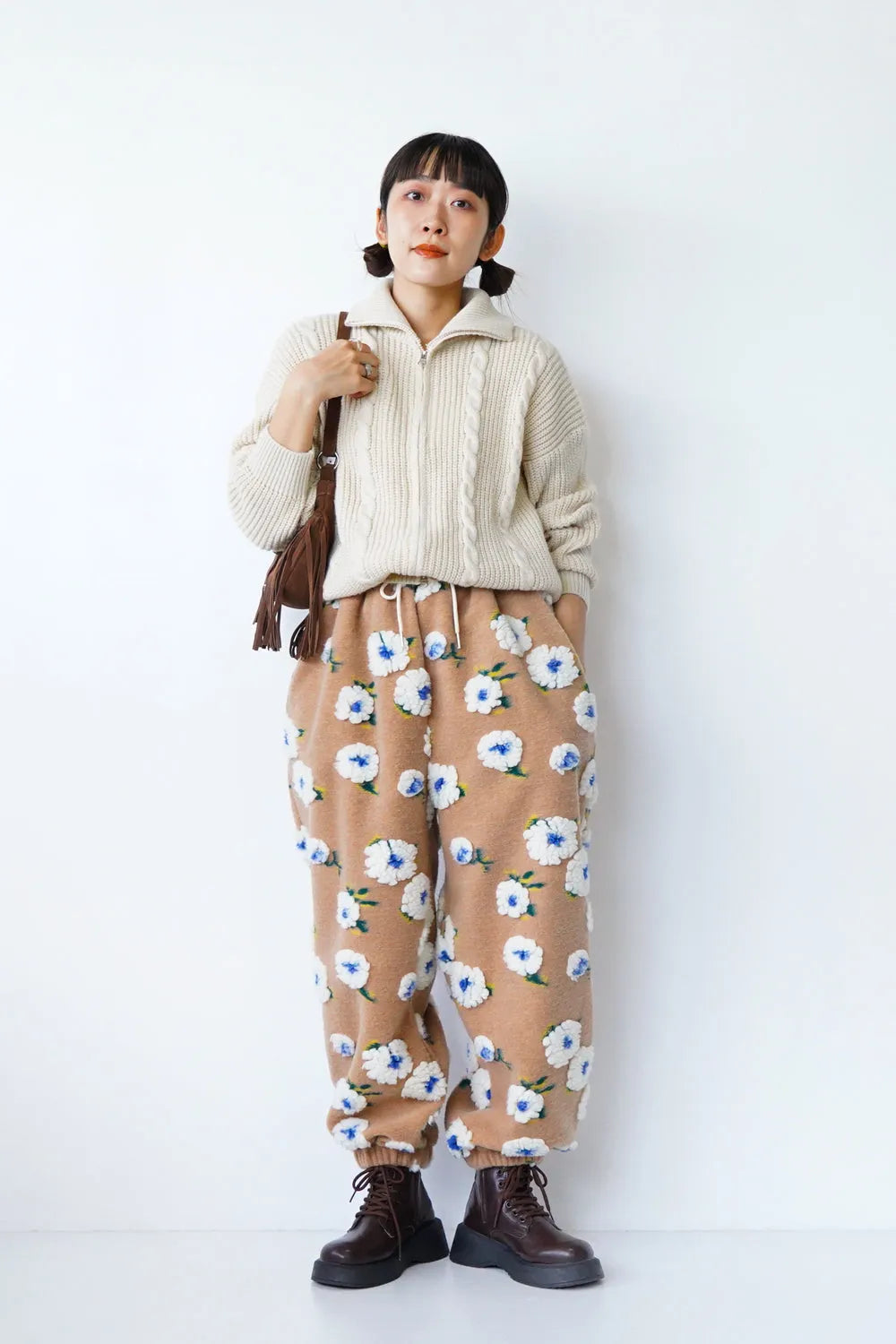 ジップアップハイネックニット