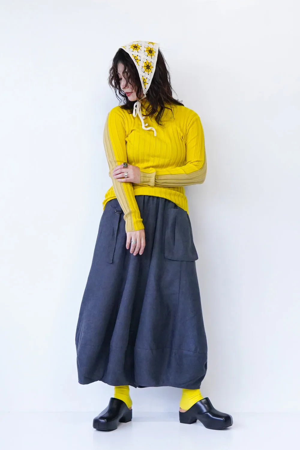 前後バイカラーハイネックニットソー