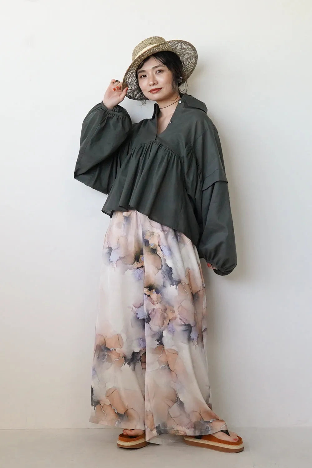 【LILA n’citta】水彩柄サテンイージーパンツ