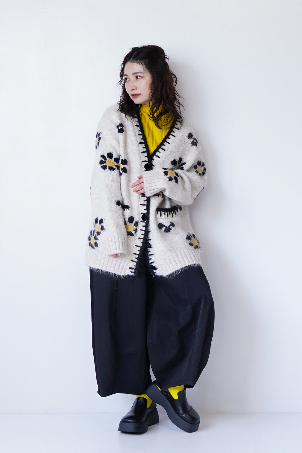 フラワー編みビッグニットカーディガン