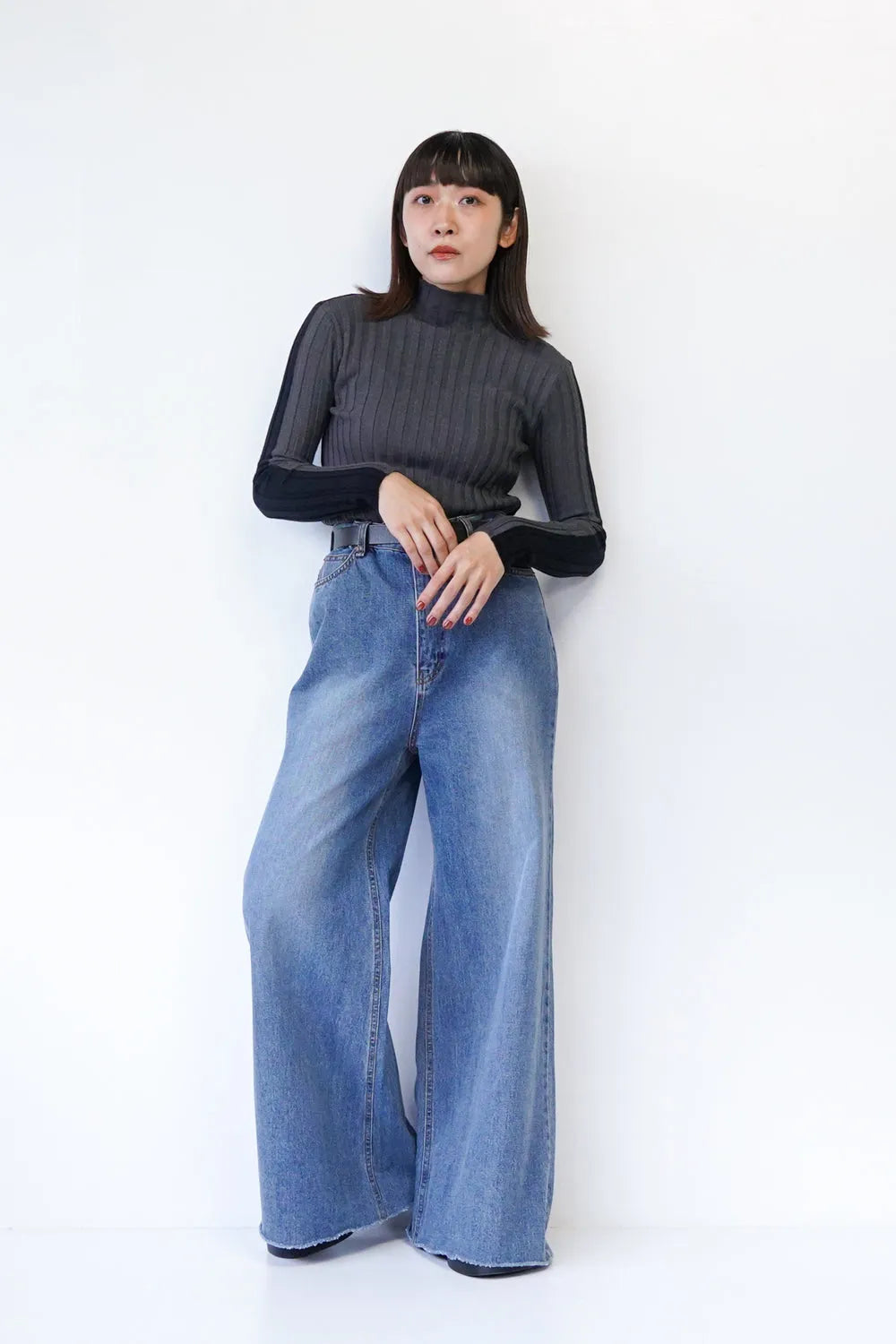 前後バイカラーハイネックニットソー