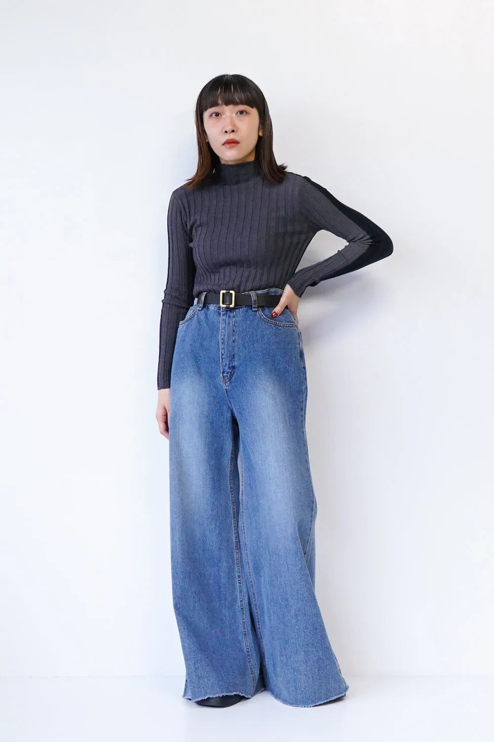 前後バイカラーハイネックニットソー