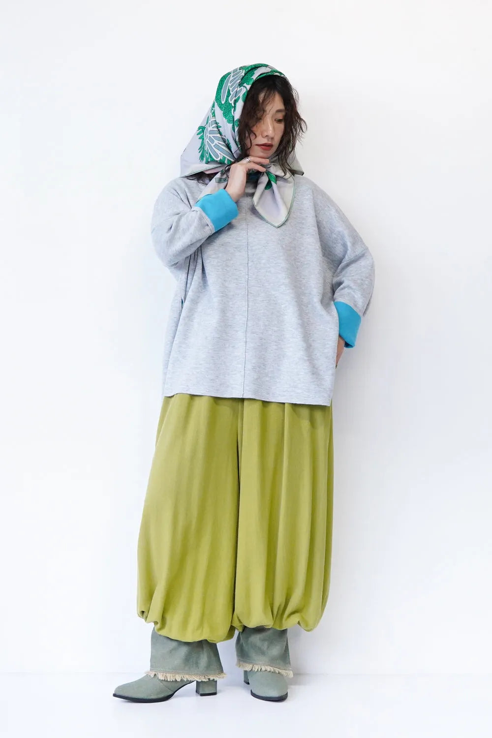 リバーシブルポンチョ風ニット