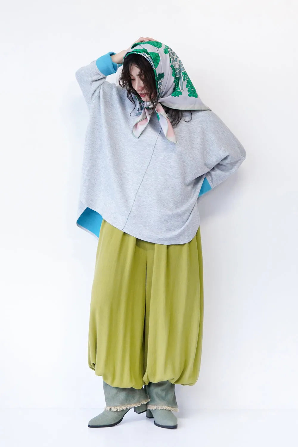 リバーシブルポンチョ風ニット