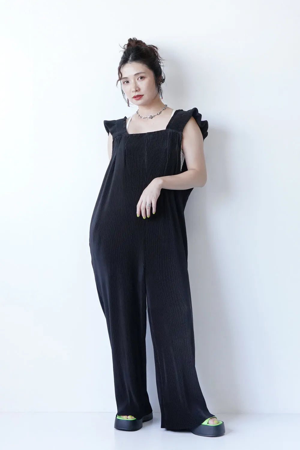 フリルショルダープリーツサロペット