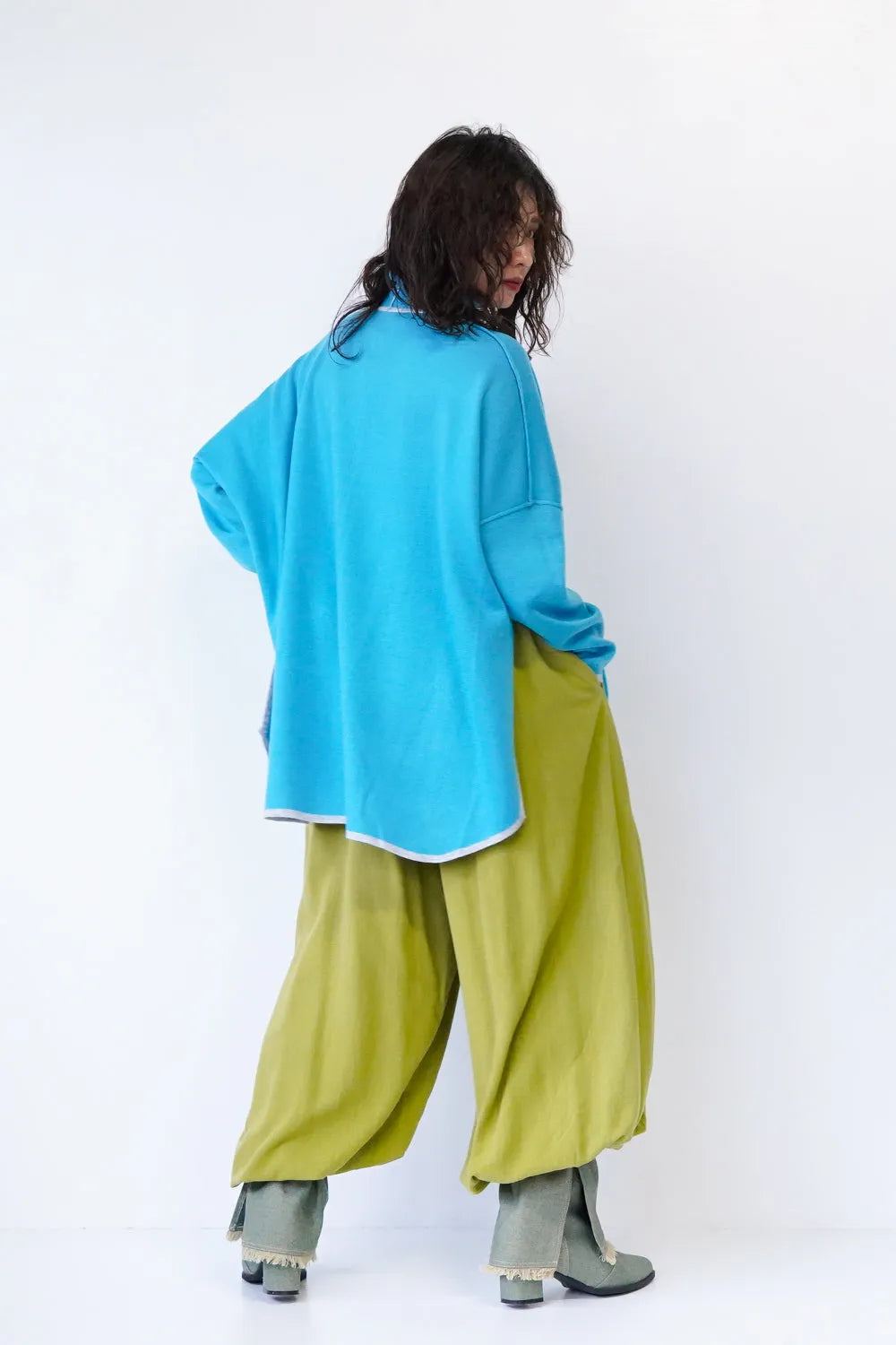 リバーシブルポンチョ風ニット