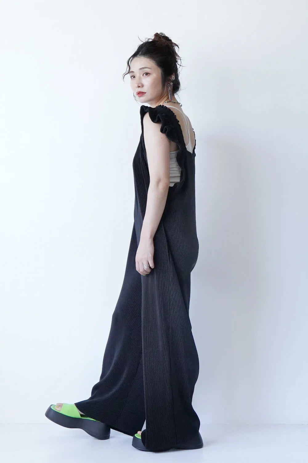 フリルショルダープリーツサロペット