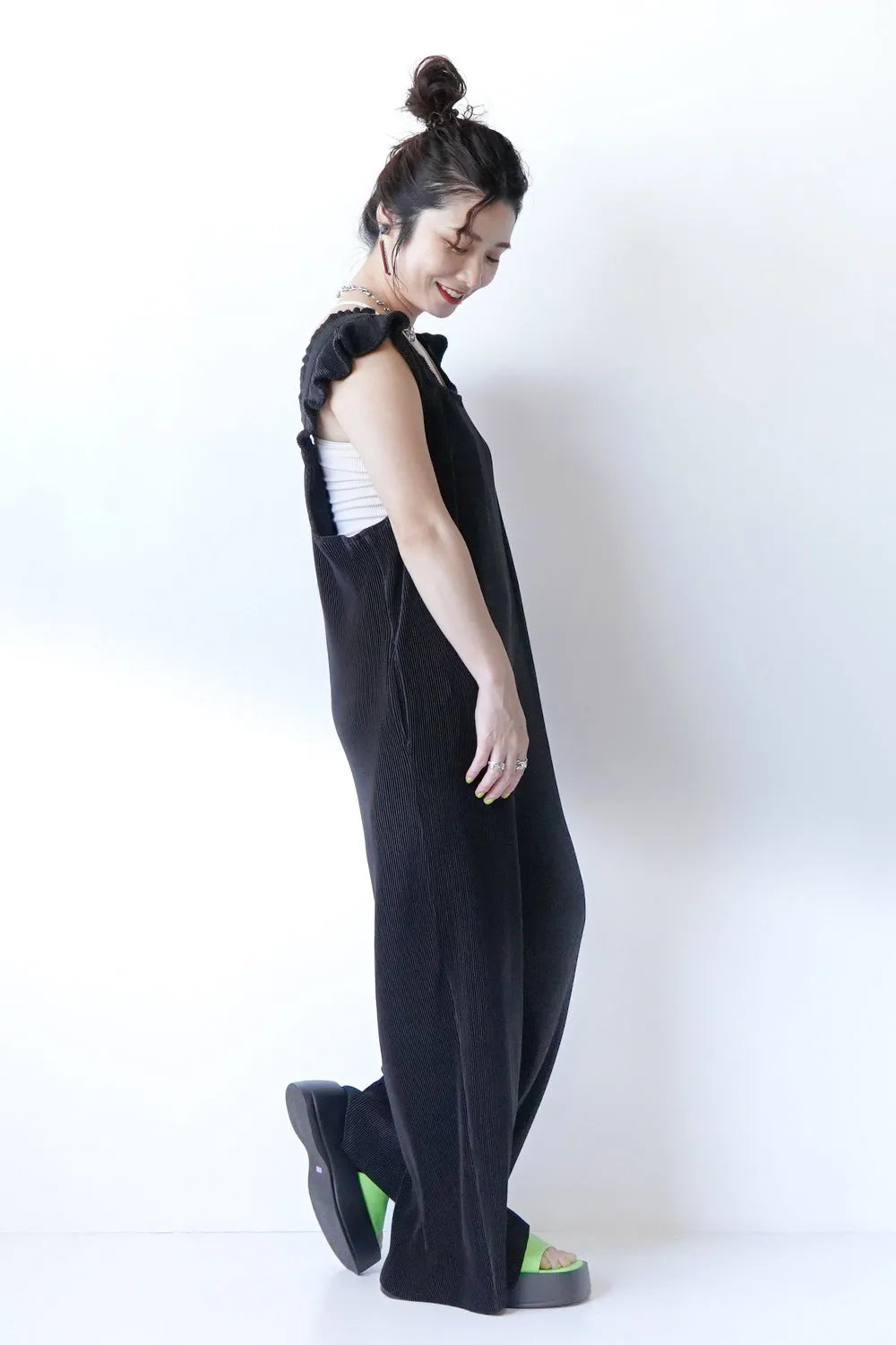 フリルショルダープリーツサロペット