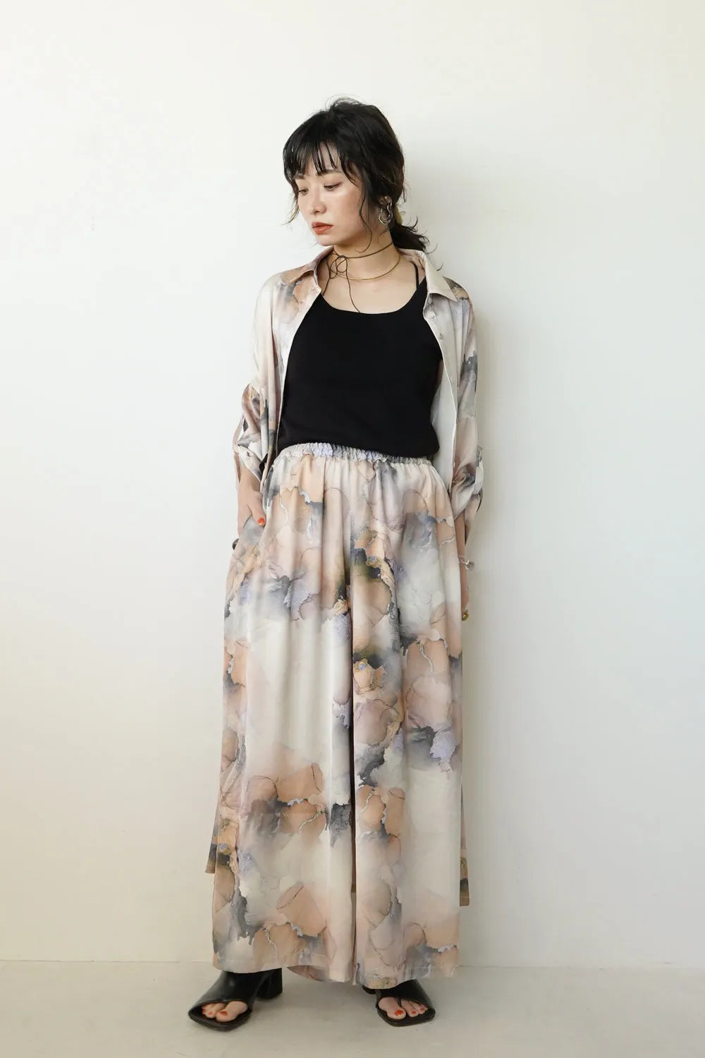 【LILA n’citta】水彩柄サテンイージーパンツ