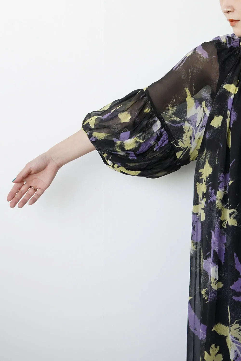 ペイント柄シアーロングワンピース