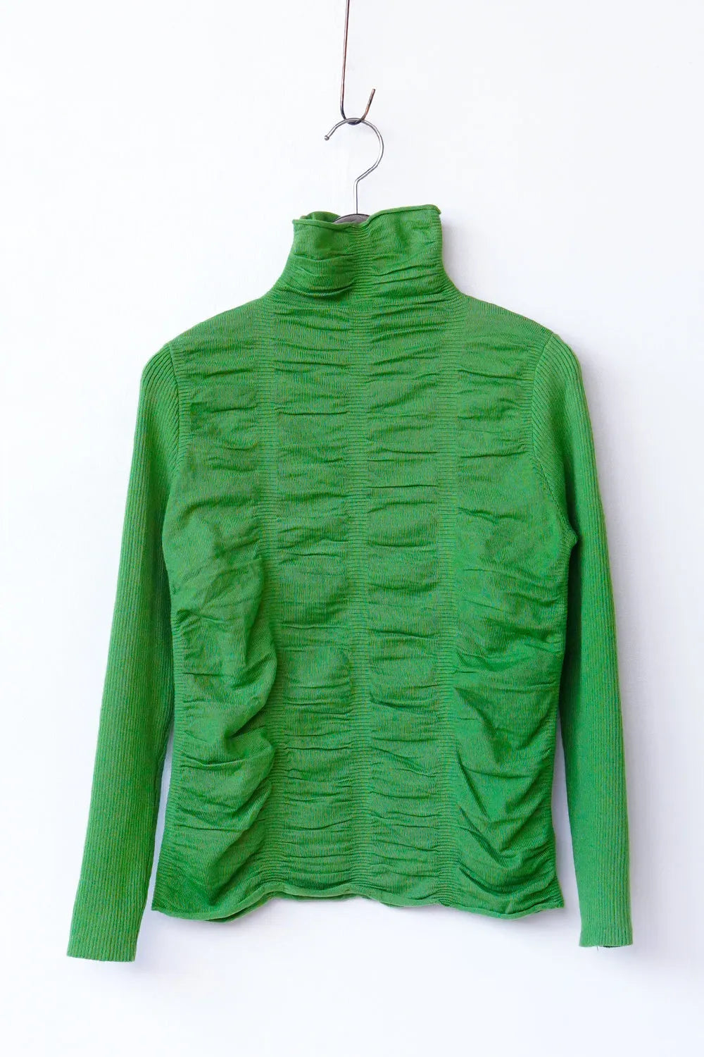 リブスリーブ シャーリングタートルニット