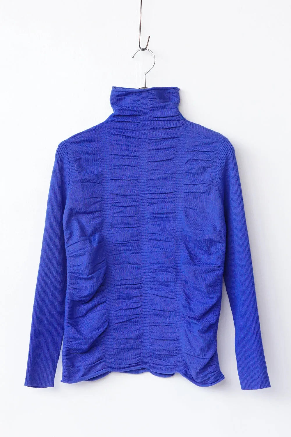 リブスリーブ シャーリングタートルニット