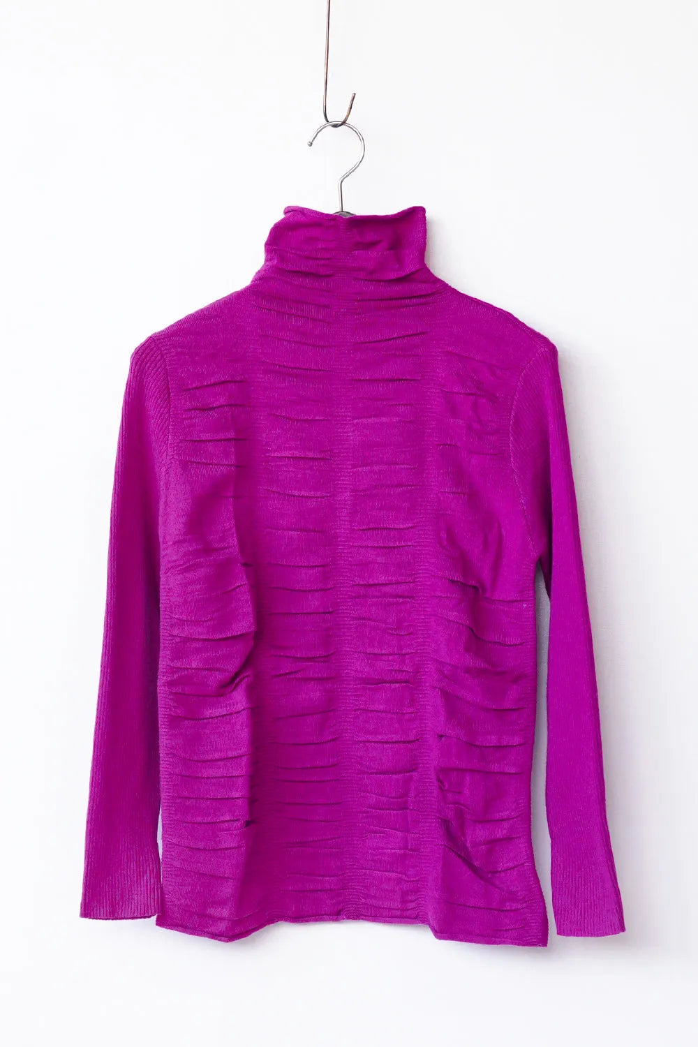 リブスリーブ シャーリングタートルニット