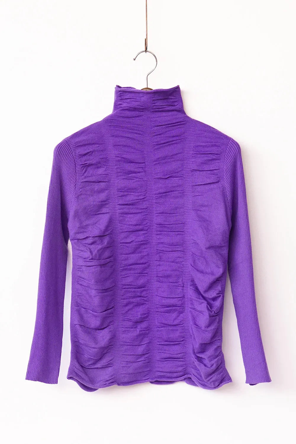 リブスリーブ シャーリングタートルニット