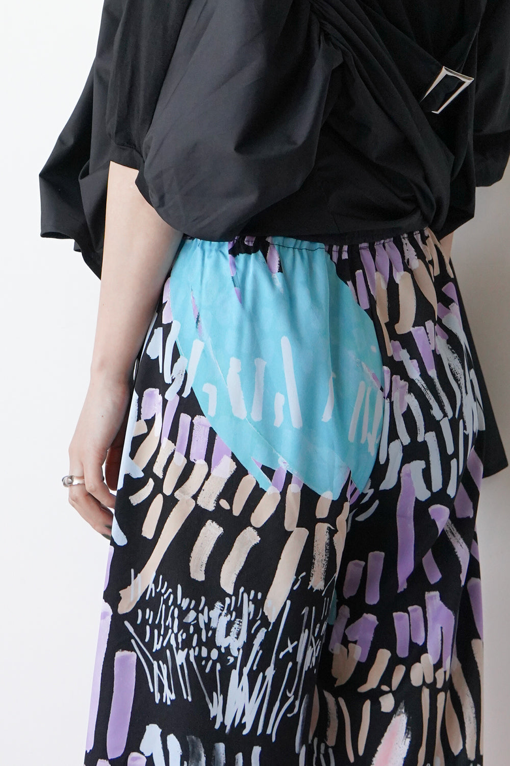 再入荷予定】ビビッドペイント柄イージーパンツ – LILA & CITTA