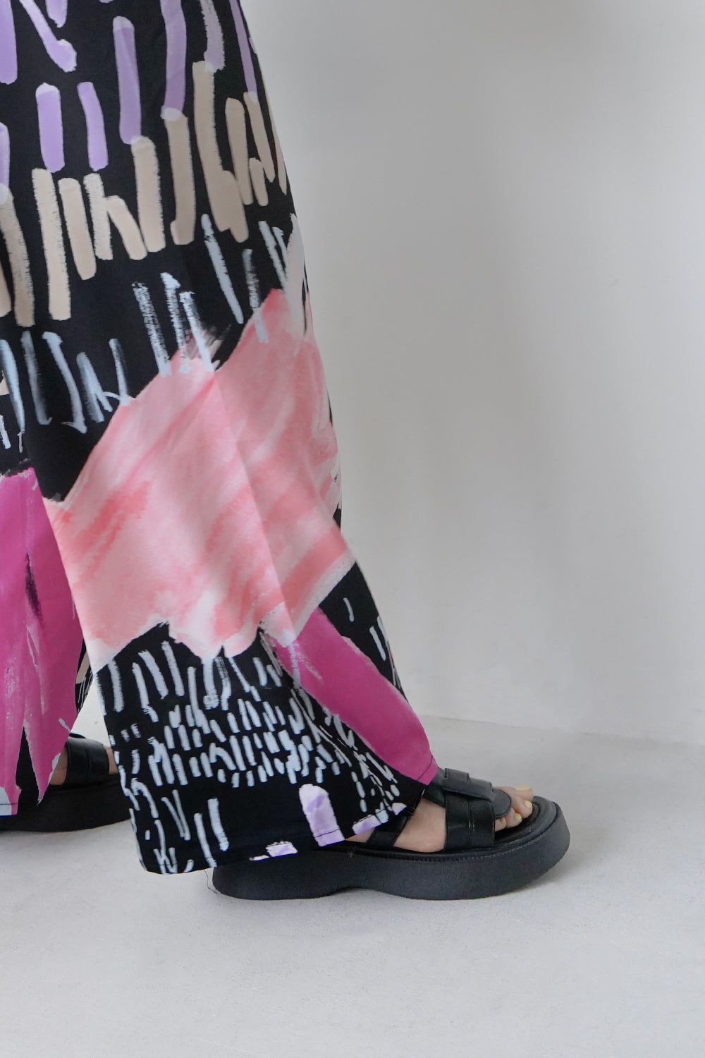 再入荷予定】ビビッドペイント柄イージーパンツ – LILA & CITTA