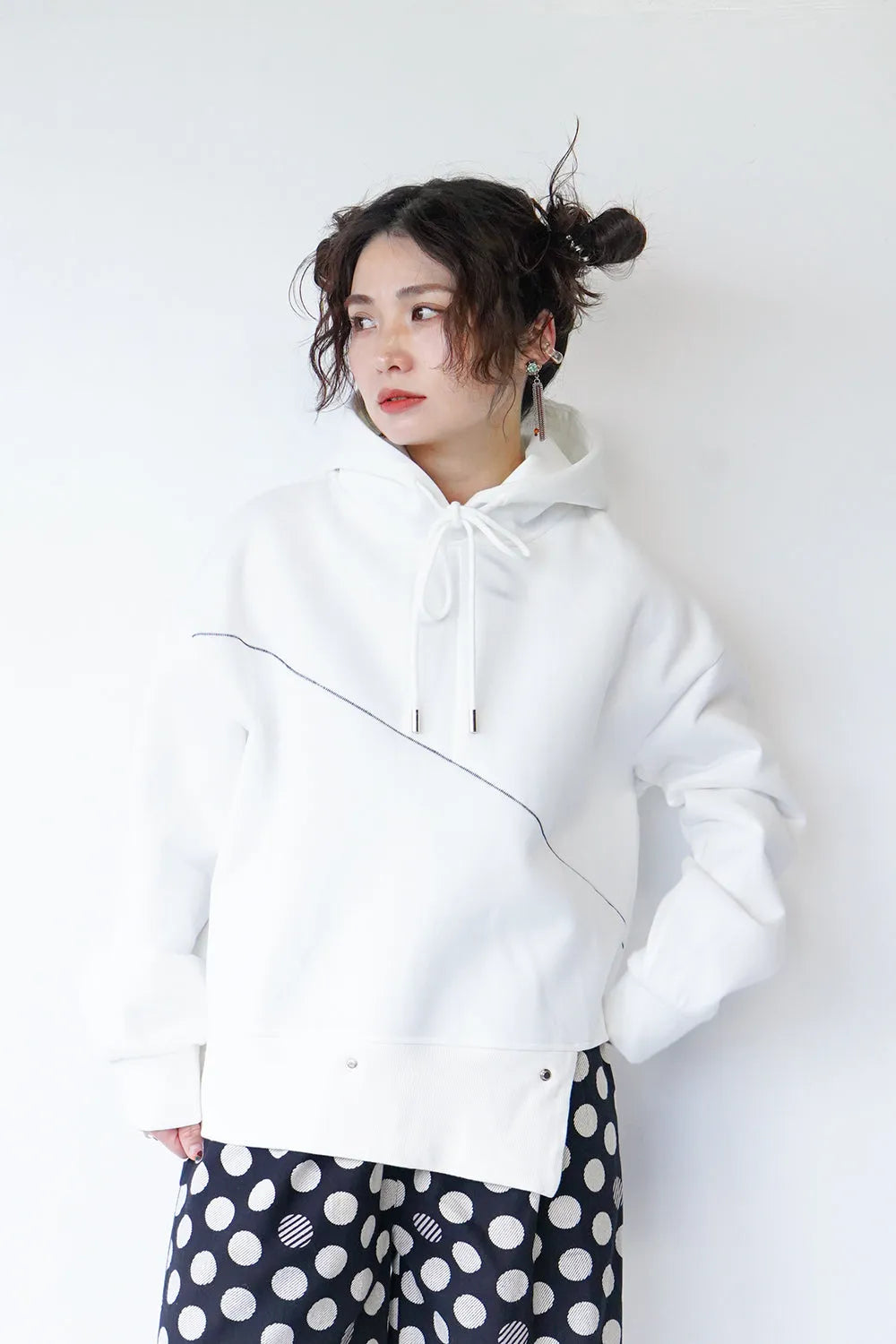 モノクロステッチ裏起毛パーカ